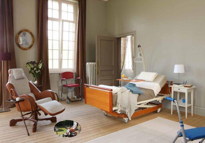 Lits médicalisés et divers accessoires.